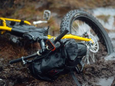 BARE KOM DEG UT: Sykling kan gjøres veldig innviklet og komplisert. Eller veldig, veldig enkelt. Foto: Mikkel Soya Bølstad.