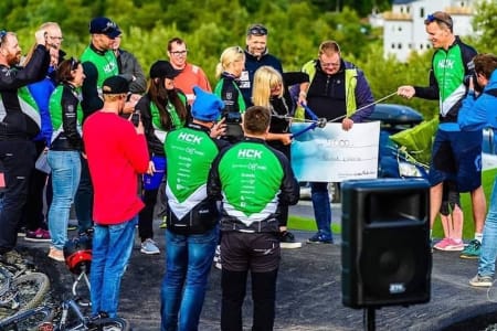 I helga ble pumptrackene i Blåbærhaugen sykkelpark i Harstad formelt åpnet, med taler og kjedekutting. Foto: Jacob Eitrheim