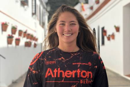 Mille Johnset er en av rytterne som er med på Atherton Bikes-laget til de legendariske britiske utforsøsknene. Foto: Moonhead Media