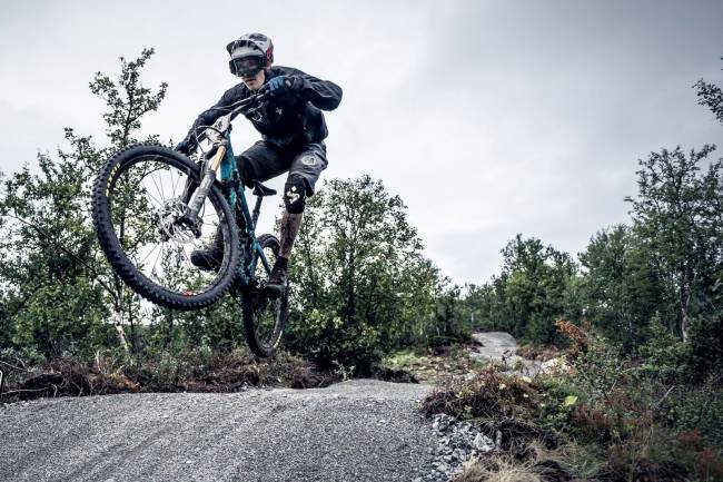 De nye stiene på Beitostølen er av grønn og blå gradering, og bygget slik at de byr på både fart og flyt for ferske så vel som erfarne stisyklister. Foto: Frederik Holte Breien