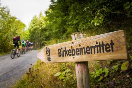 DENNE VEI: Bli med Terrengsykkel på en fototur blant syklister, publikum, funksjonærer og tilskuere på Lillehammer (foto: Snorre Veggan)