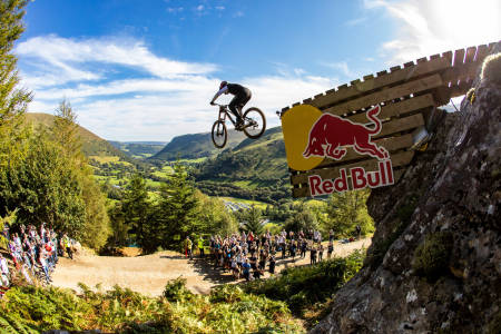 Hensikten med Red Bull Hardline in Wales er å flytte grenser. Slik at det vært siden starten, og årets utgave er ikke noe unntak. Foto: Red Bull Content Pool