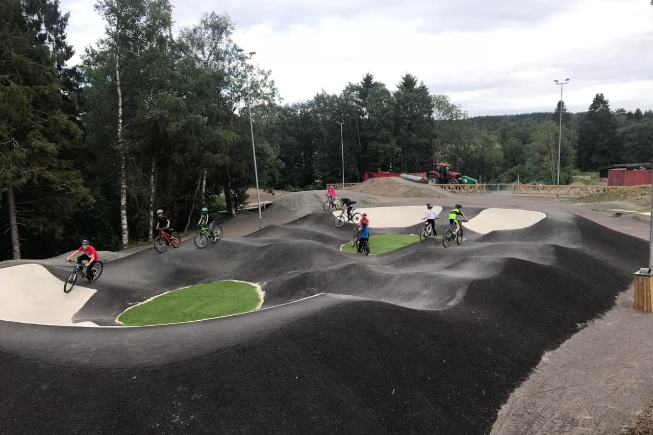 Da Lørenskog CK åpnet sitt eget sykkelanlegg tok interessen og aktiviteten av, også utenfor de fastsatte treningene. Foto: Lørenskog CK