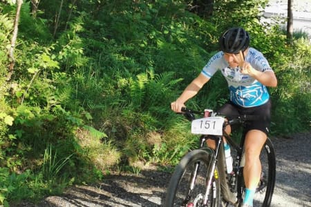 Hildegunn Gjertrud Hovdenak vant tredagersrittet Molde Sykkelfestival, og var også tredje beste rytter uansett klasse. Foto: Bjørn Smisethjell