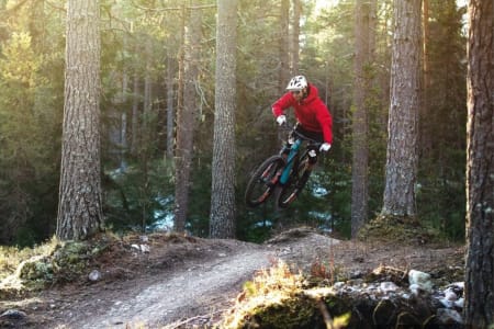 Nå er det lov å sykle med elsykkel på sti også i Oslomarka. Foto: Øyvind Aas