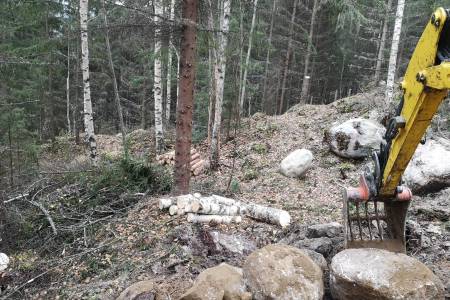 Nå er gravingen i gang med den 15 kilometer lange traséen som skal gå fra Nesfjella til Nesbyen sentrum, og som vil bli Nordens lengste sti av sitt slag. Foto: Ove Grøndal