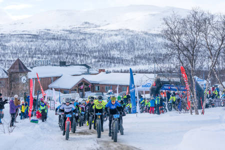 Også denne vinteren er det en rekke fatbikeritt på terminlista. Terrengsykkel gir deg oversikten. Her fra Skaidi Fatbike i år, som fungerte som uoffisielt NM. Foto: Rino Engdal