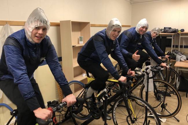 Norske forskere tror trening i slike varmedressene kan gi tilsvarende effekt på hemoglobinnivået i blodet som høydetrening. Foto: Bent Rønnestad