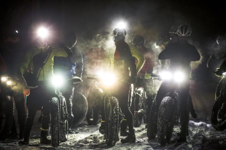 Friskt før start på Natthauer’n: Termometeret viste nesten 20 blå. Foto: Svenn Fjeldheim