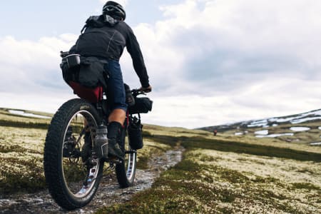 Bikepacking er noe av det heteste som skjer om dagen. Lær hvordan du kommer i gang. Foto: Mikkel Soya Bølstad