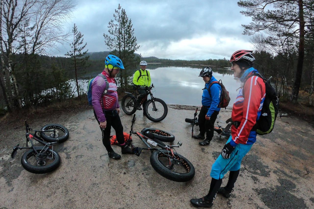 Det var vått, glatt og isete i Drammensmarka på Global Fatbike Day. Foto: Magnus Lindaas
