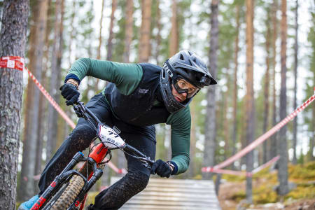 Trysil Enduro var innom både bygde stier og store elementer så vel som naturlige stier på begge sider av elva i løpet av fem etappene på totalt 36 kilometer og 3500 høydemeter. Foto: Pål Westgaard