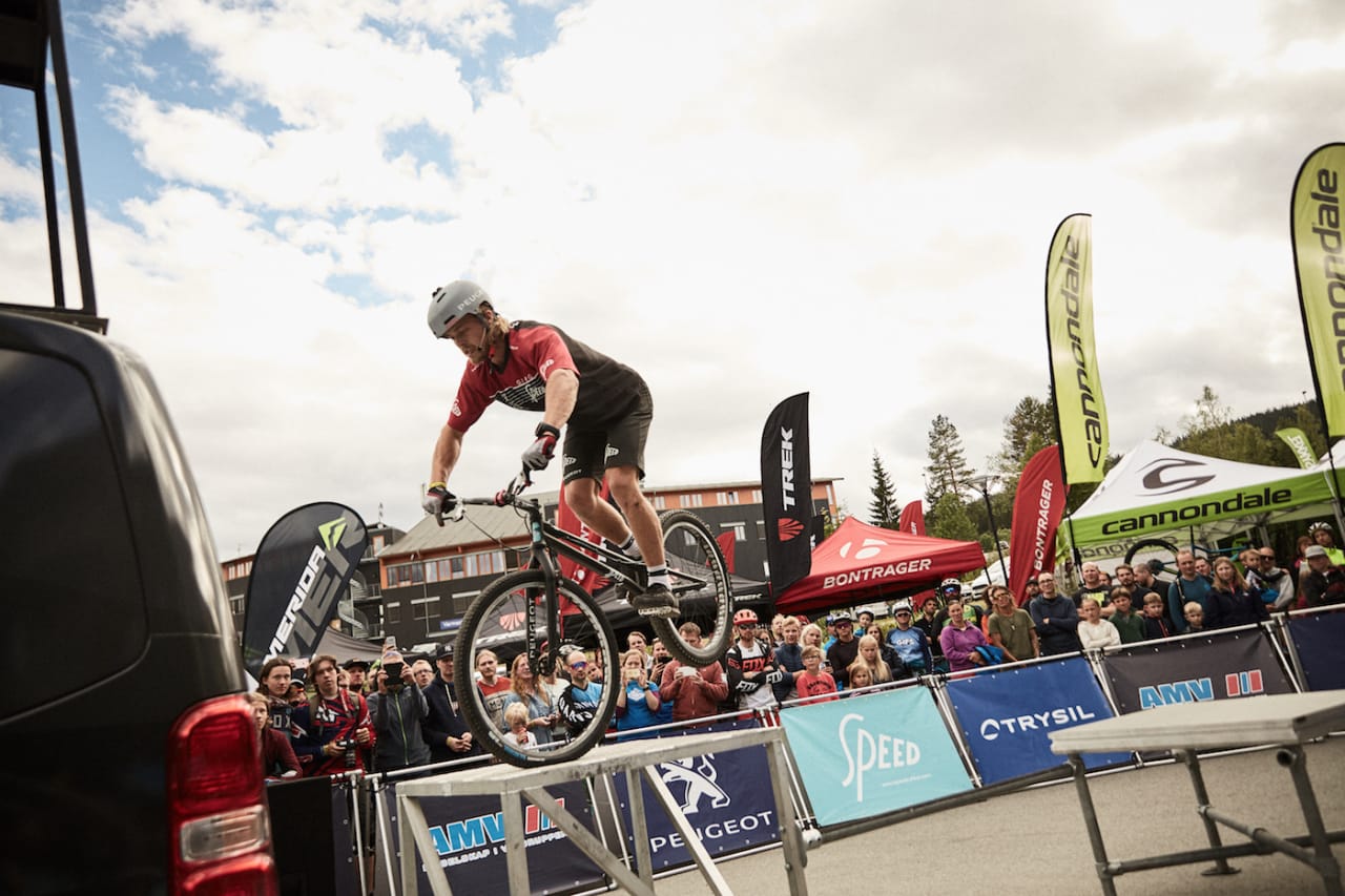 Fredag kveld blir det show med Eirik Ulltang på Knettsætra i Trysil. Her fra oppvisning under Utflukt i juni. Foto: Torgeir Storflor Moen