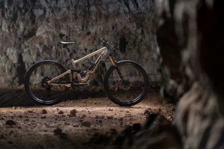 NY ENDURO: Med 170 mm vandring foran og bak og store 29-tommers hjul tar nye Specialized Enduro plass helt på toppen av verstingskalaen for endurosykler.