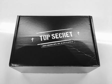 HEMMELIGHOLD: Specialized kom innom med denne esken forrige dagen. 