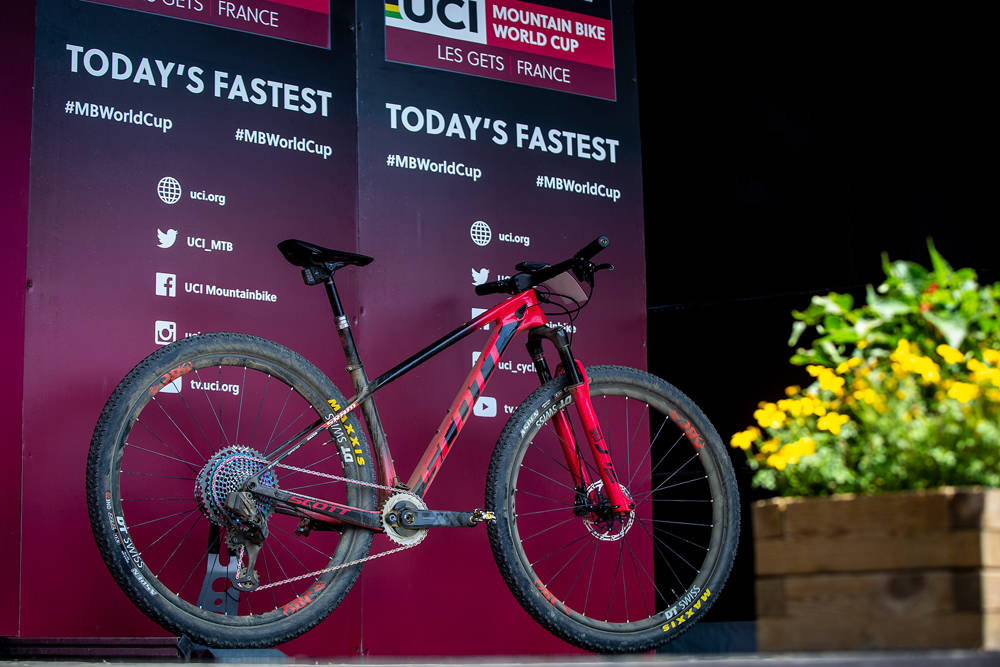 MYE NYTT: Kate Courtneys verdenscupsykkel har mange av det siste tiårets viktigste nyvinninger. 