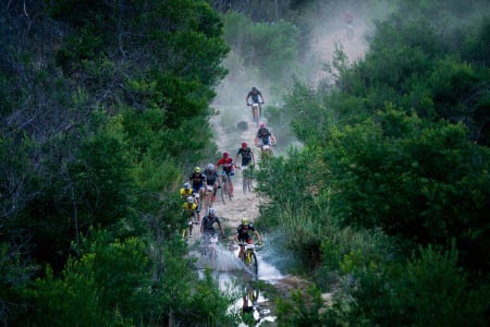Nest siste etappe i Cape Epic bød på variert terreng, raske stier og rikelig med høydemeter fordelt på 89 kilometer i Stellenbosch. Foto: Greg Beadle