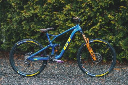 SOLID: Brage Vestaviks GT Force er bygd for å tåle juling. Foto: Kristoffer H. Kippernes