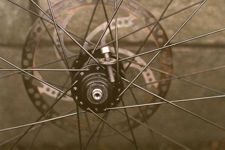 Hope XC nav med hjemmelagde gjenger.  Bolten er av typen "nærmeste    jernavarehandel", og det finnes lekrere (og dyrere) varianter.