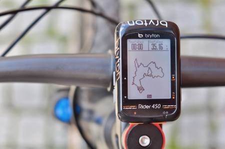 GPS-COMPUTER: Bryton Rider 450 lar deg følge innlagte spor. 