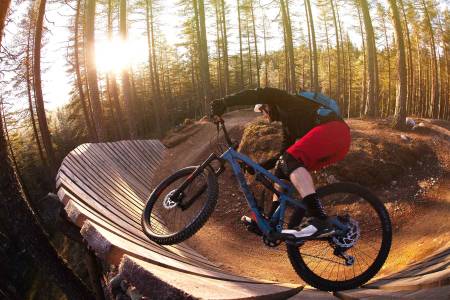 PÅ SKRÅPLANET: Diamant Black Diamond er en super stisykkel til en rimelig penge, enten du skal herje i Trysil eller din lokale mark. Alle foto: Kristoffer H. Kippernes.