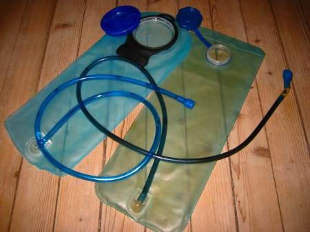 Gammel og ny: Begge disse tar 3 liter (100oz), men den ene er ny og smart.