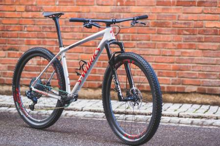 LUKSUSHARDTAIL: Specialized Epic S-Works AXSer satt sammen av markedets aller dyreste komponenter, inkludert wattmålingskrank og elektronisk gir.