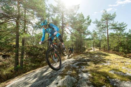 Vi har testet fem av sesongens endurosykler. Alle imponerer på sin måte. Foto: Vegard Breie