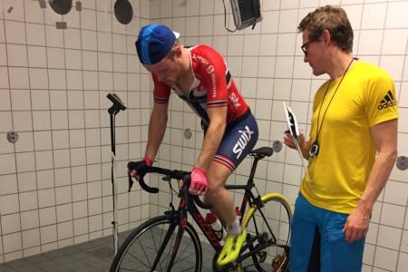 Ole Hem under siste test på Høgskolen i Lillehammer. Foto: Privat