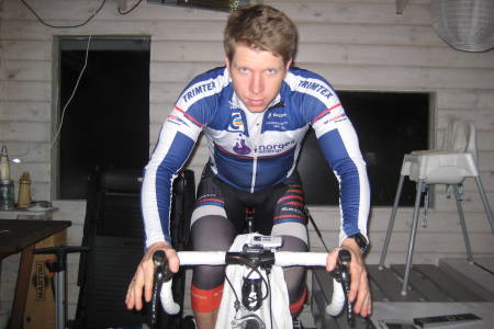 Sondre Lindstad-Hurum trener helst intervall på rulla. Og den bruker han ofte, særlig etter at han ble fulltidsarbeidende og småbarnspappa. 