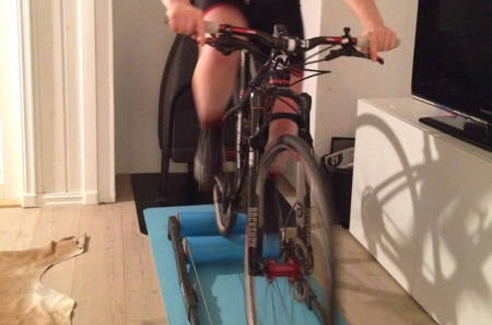 En kjapp økt på rulla kan bidra til å senke ørene til skuldernivå under innspurten til julefeiring. Foto: Privat