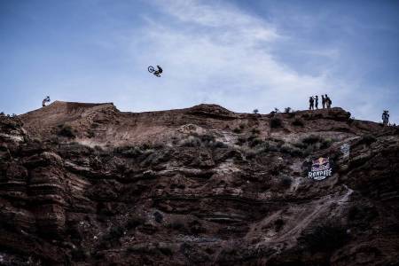 VINNER OG OVERLEVENDE: Polygon- og Rockstar-sponsede Kurt Sorge var dommernes favoritt under årets Red Bull Rampage. Han tok størst sjanser med best stil. Foto: Dean Treml/Red Bull Content Pool