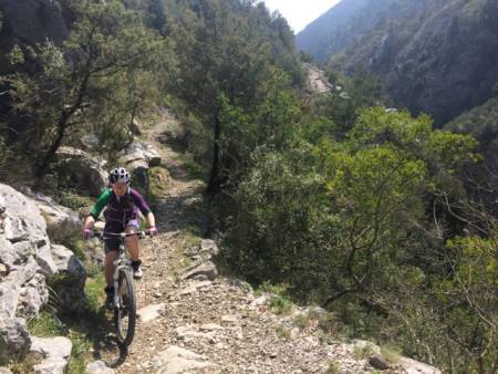 GULL: I Sospel blir Europa-turneen til Kaja og Trude kronet med stigull.