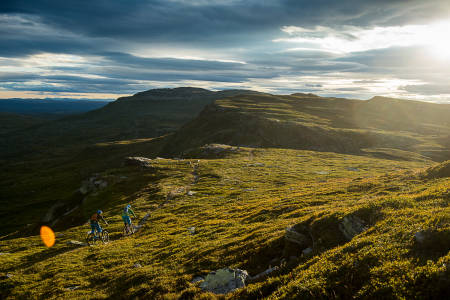 Syklingen på Skeikampen er spektakulær med god oversikt og fin flyt. Bilde: Vegard Breie