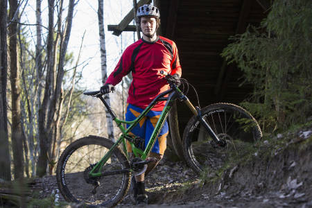 RAKETT: Kristoffers rakett fra Spania holder ham på hugget foran utforsesongen.